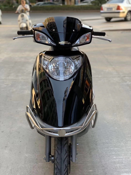 出售二手本田喜悦三代小公主踏板车，几乎全新...