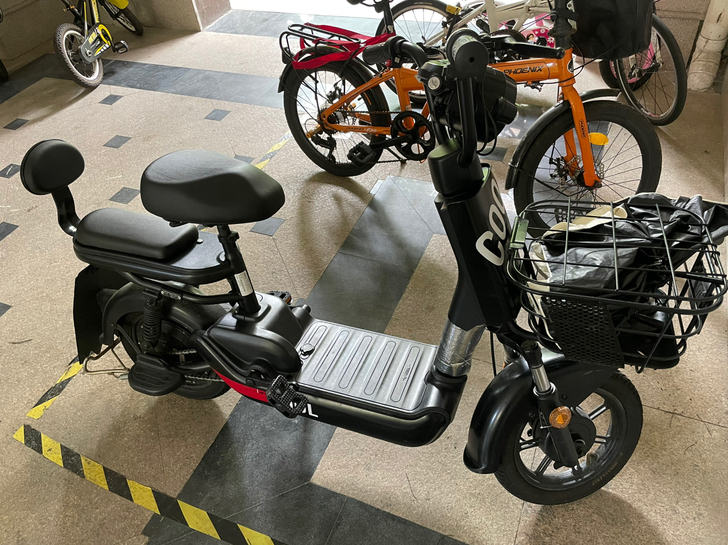 去年买的爱玛电动车，锂电池，用了将近一年，...