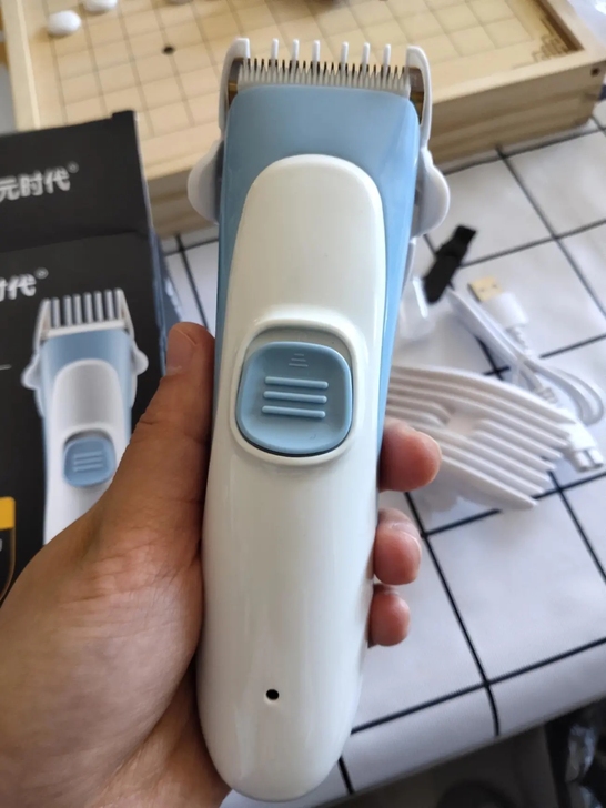 全新转让！朋友送的儿童理发器，家里有一个了...