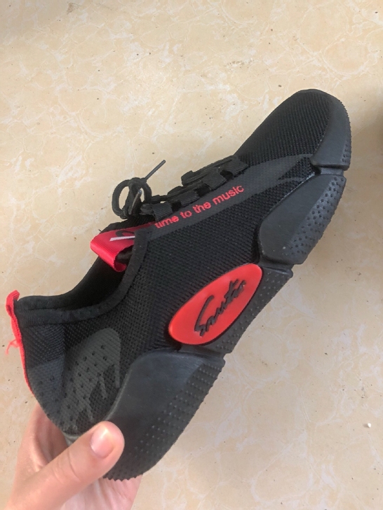 鞋店不做了 13元一双 亏本处理全新男鞋