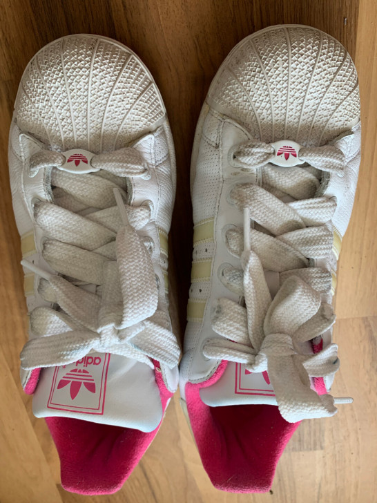 阿迪达斯三叶草贝壳鞋 英国购入，8成新英国...