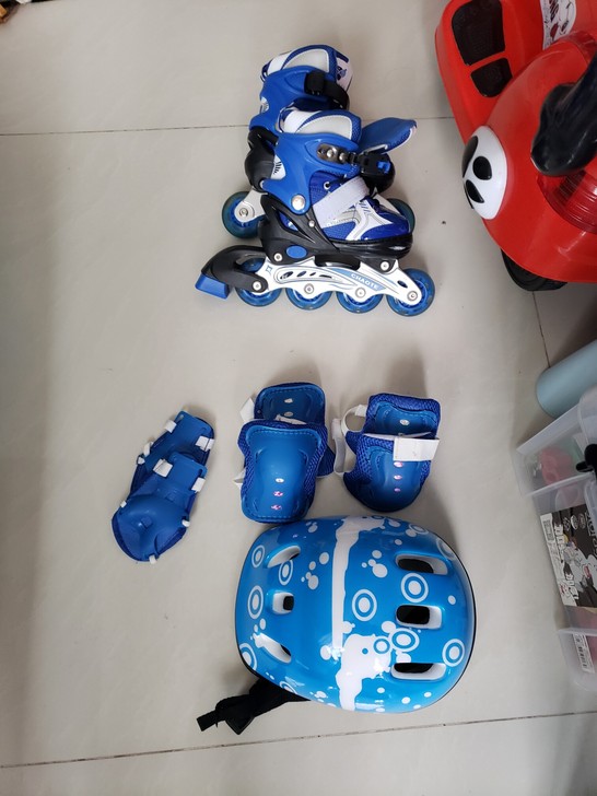 儿童3-7岁单排轮滑鞋旱冰鞋99.99成新...