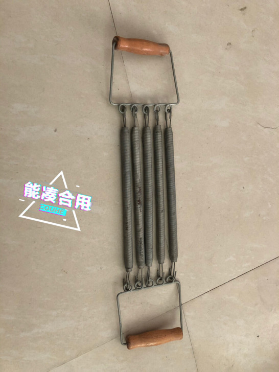 拉力器  力度可调 买回来没用过 放的时间...