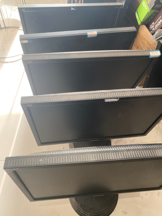 出长城19寸显示器正常使用没用亮点亮线vg...