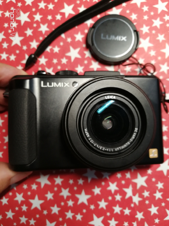 松下lx7相机。