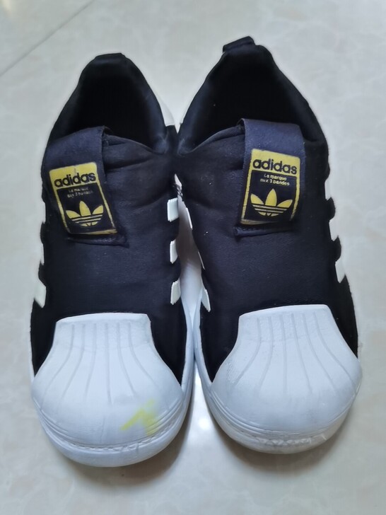 Adidas经典贝壳鞋，低价出