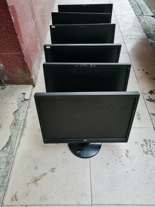公司换大显示器AOC19寸显示器到货一批，...