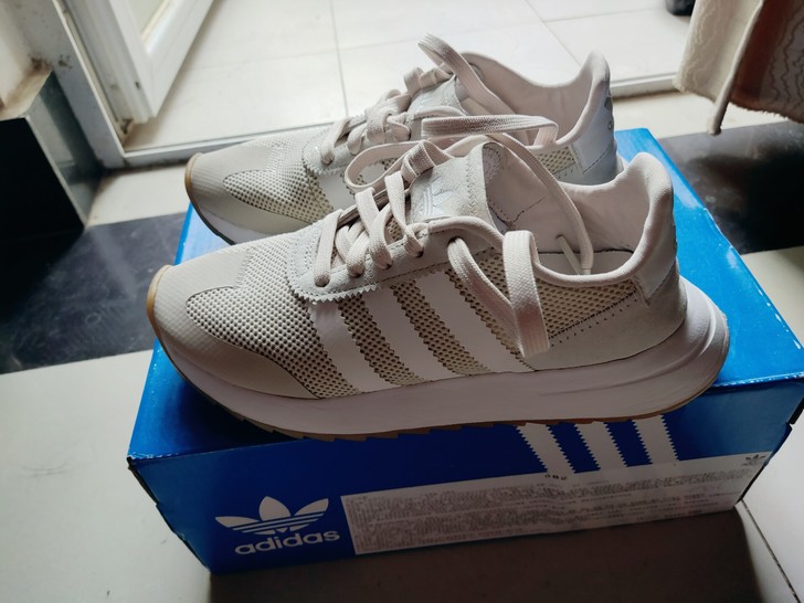 Adidas,女款跑布鞋,36.5,商场购...
