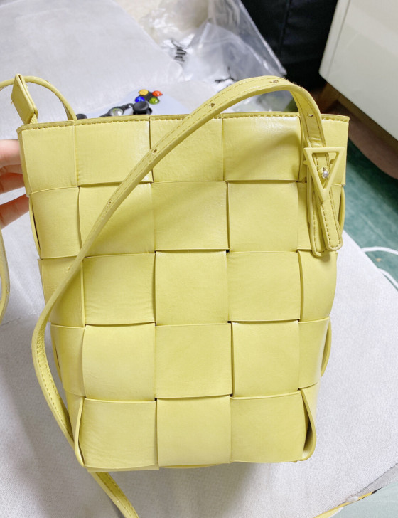 大容量包包女2021新款简约纯色编织手提水...