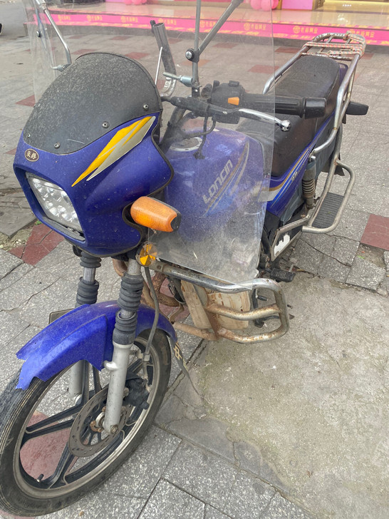 出台闲置 摩托车