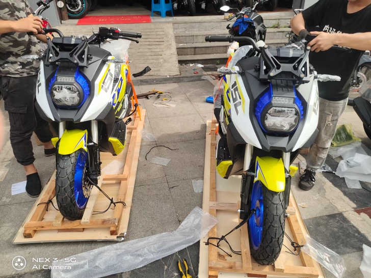 力帆KPV150豪华踏板车
