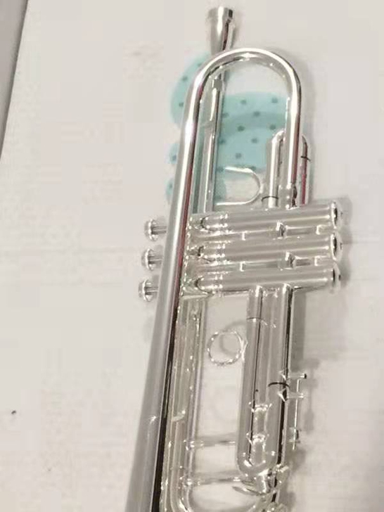 法国高端镀银小号，外观漂亮，音色纯正。做工...