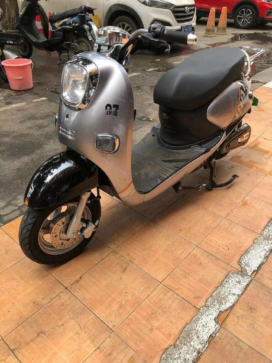 绿源电动车  闲置电车