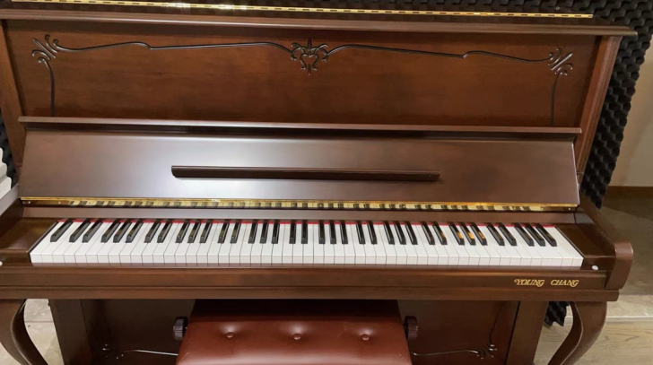 处理一台韩国进口SAMICK三益钢琴
