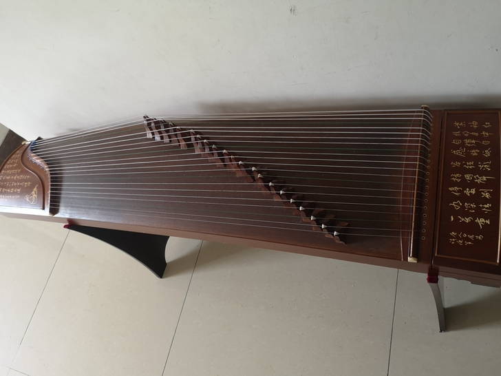 九成新的古筝