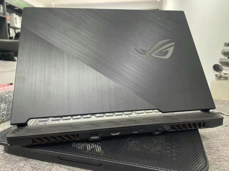 2019款华硕玩家国度魔霸游戏笔记本