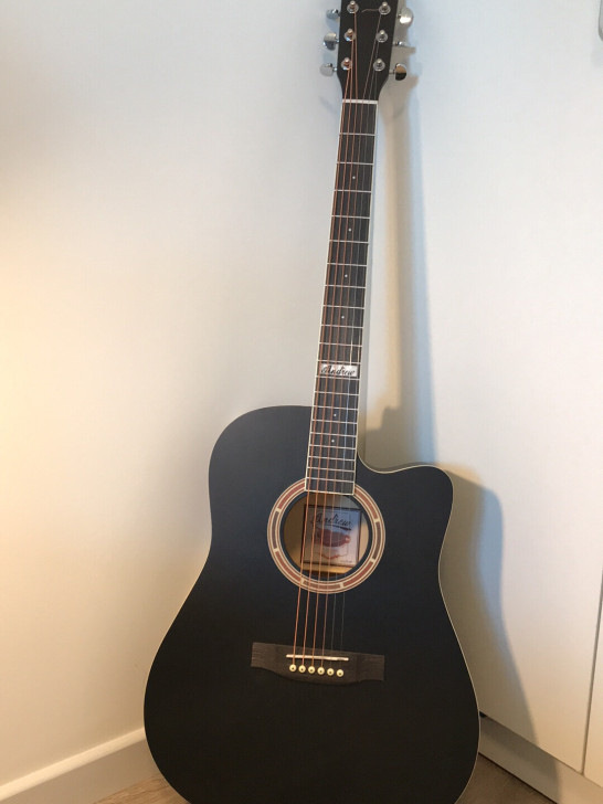 吉他黑色