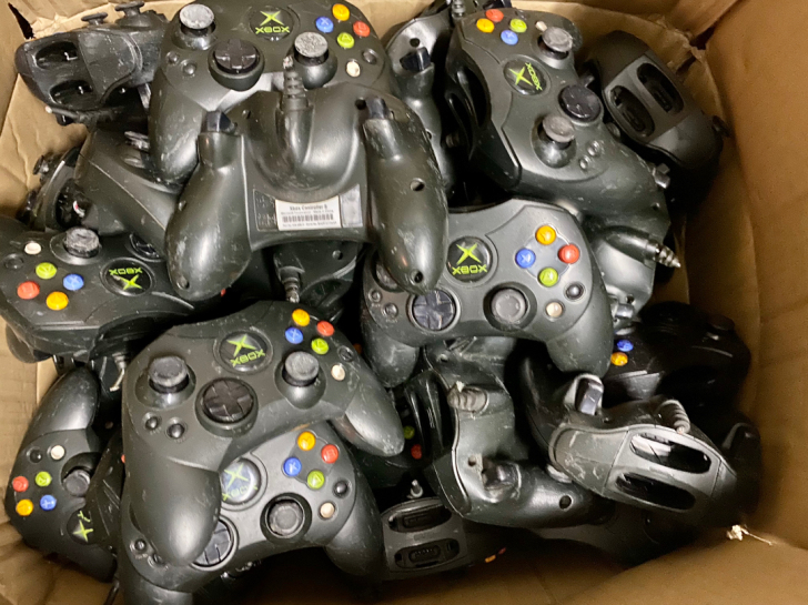 XBOX原装手柄,剪线柄,无拆修。一个19...