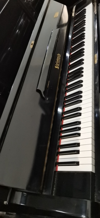 杂牌钢琴一台，内外性能完好，一口价2888...