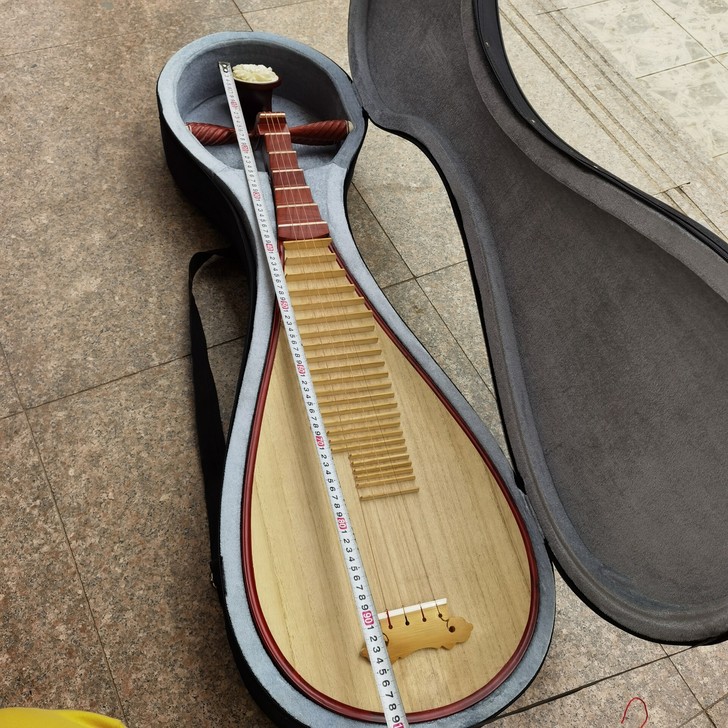 疫情之前入手的昊乐的花梨木琵琶，后因课业繁...