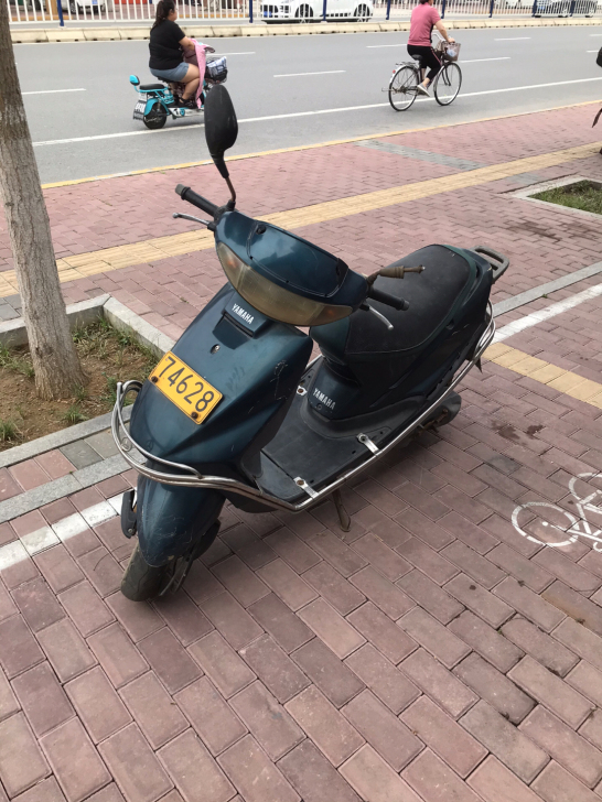 雅马哈劲风90，地下室放置多年。车是一点问...