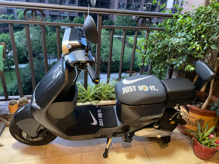 哈啰电动车A80L 全智能电动车 防盗 手...