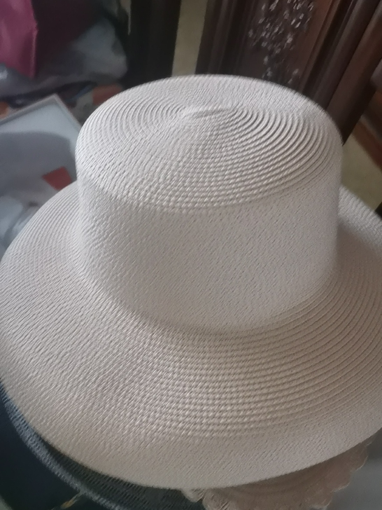 礼帽草帽