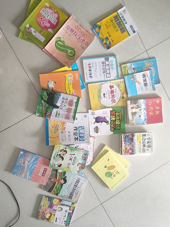 一二年级的学习辅导资料,有语文课文配套阅读...