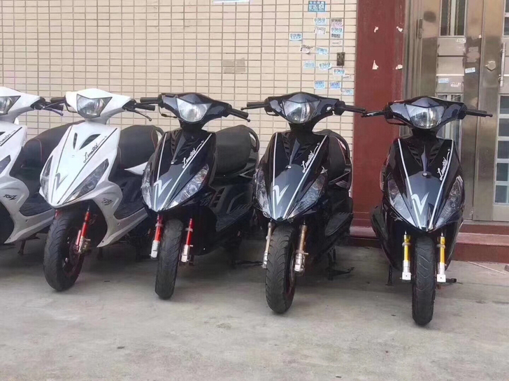 出售二手鬼火踏板车，几乎全新，喜欢的兄弟咨...