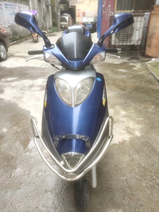 豪爵铃木125摩托车转让，全八九成新，机器...