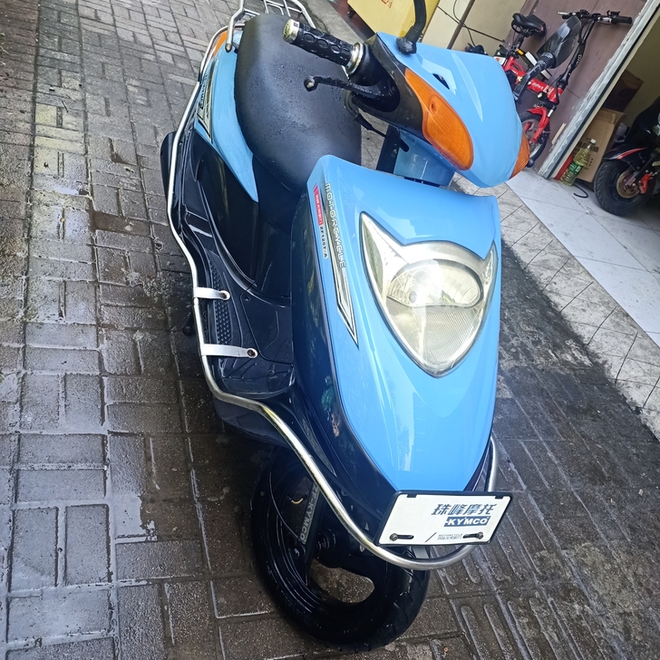 出售二手珠峰摩托车一台，外观9成新，发动机...