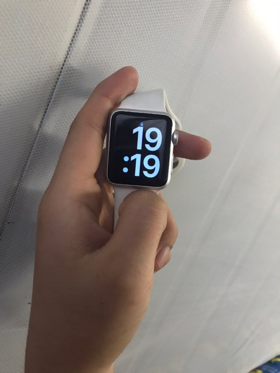 苹果手表初代 7000铝金属