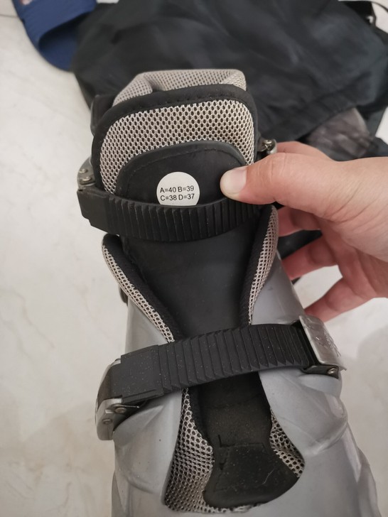 单排旱冰鞋，可调大小码37到40号，成色如图