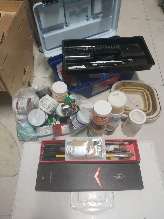 水粉颜料,送工具箱,水桶,刮刀,水粉笔,调...