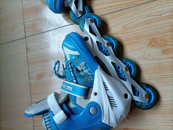 溜冰靴，28包邮！