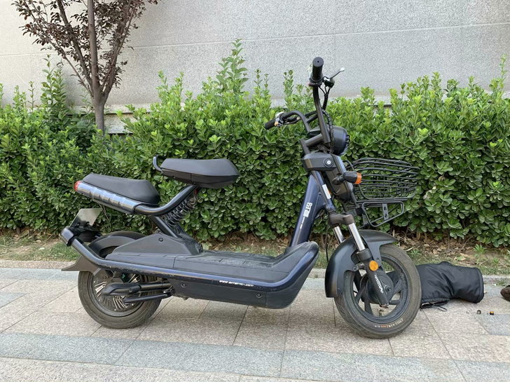 爱玛电动车，3800入手价，现在低价出，成...