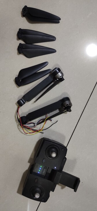 F11无人机遥控器,两个机壁!一副桨叶!可...