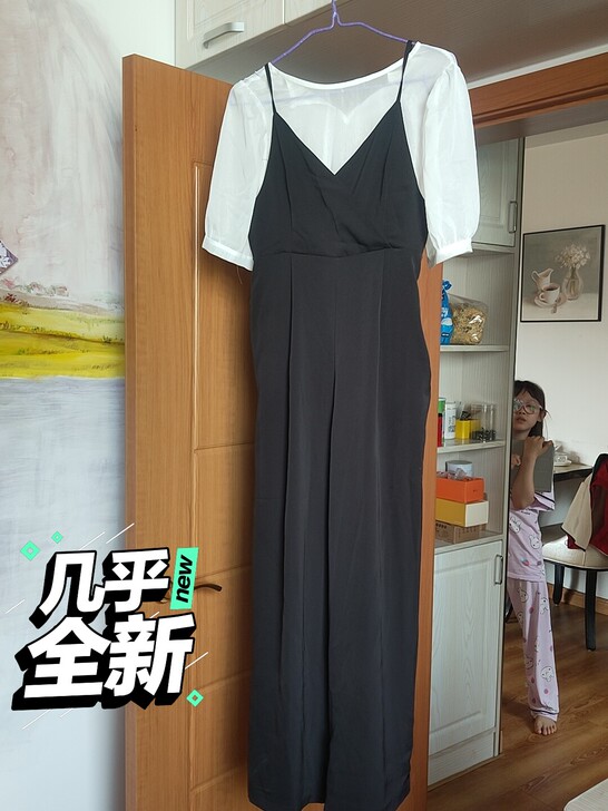 两件套连体裤，只穿一次，当时买了两套，