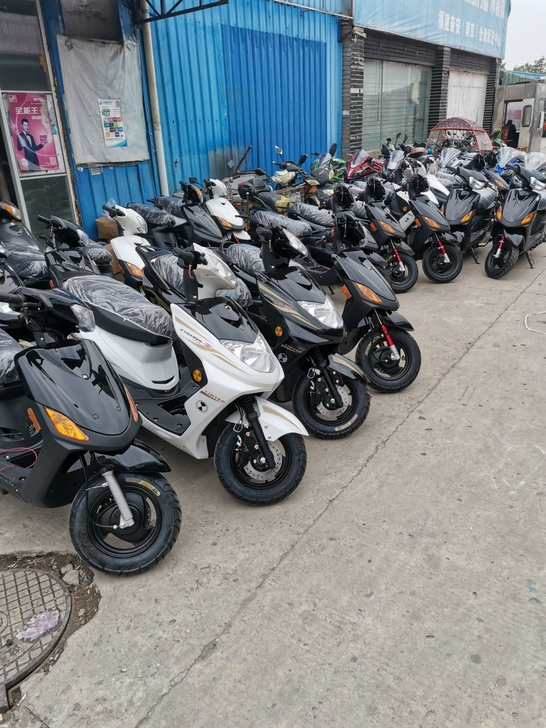 本店出售，二手小踏板，全新的，车框好，颜色...