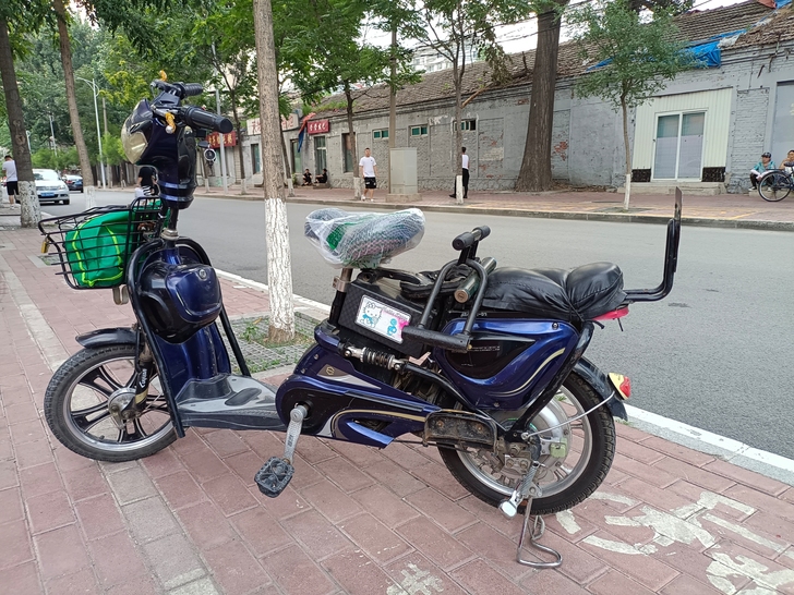 绿源电动车，三月份大修的，新换的线路，电池...