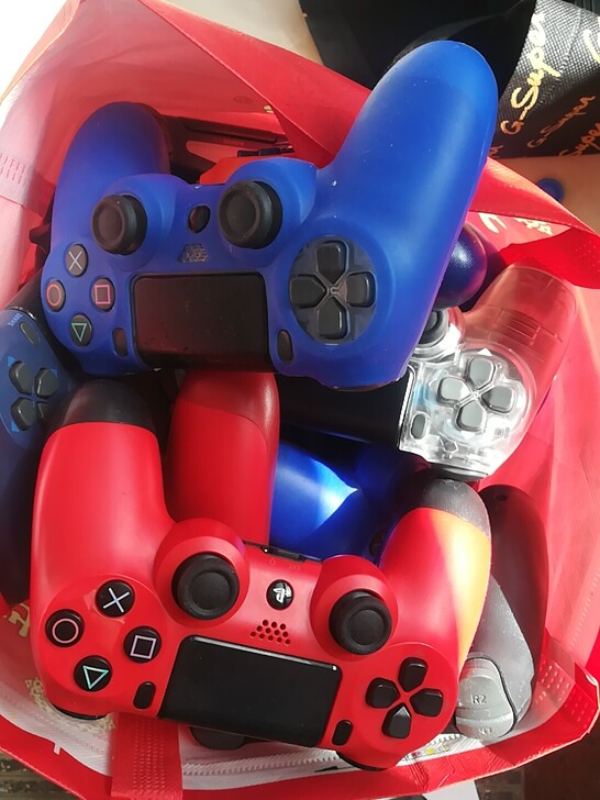 ps4手柄一袋 50一个 颜色自己选 试好...