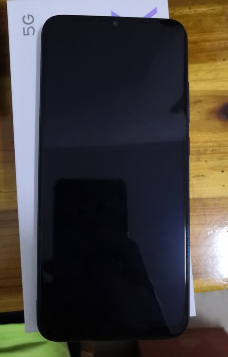 今年三月份买的,作为备用机,没怎么用过。红...