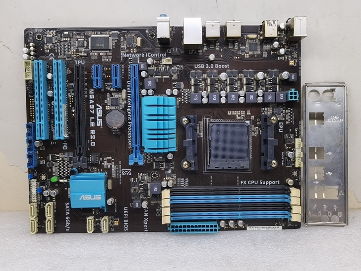 华硕M5A97 LE R2. 0 实物拍摄...
