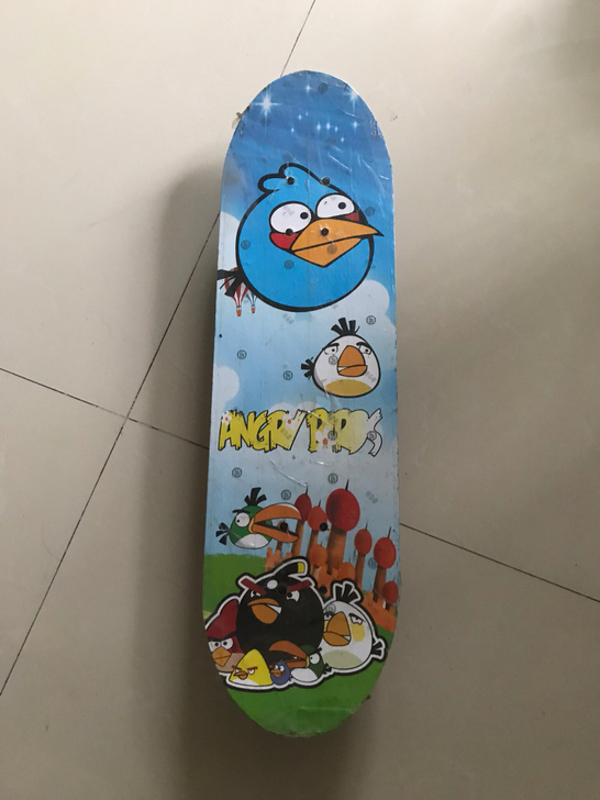 滑板，几乎全新，没有滑过，上面的膜还没有撕...