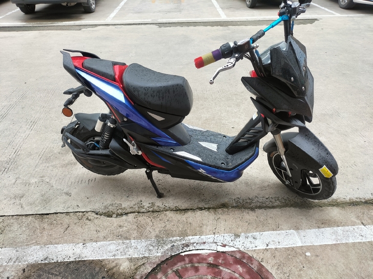 出售二手72伏爱玛极客电动车，车况精品，车...