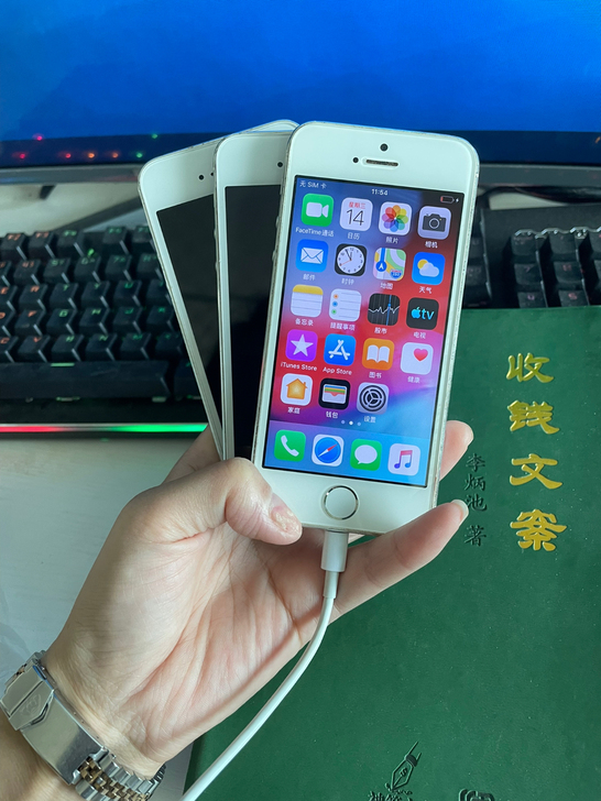 苹果5s、功能正常、id可退可刷机，系统流畅