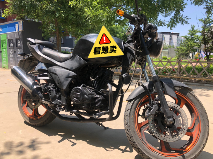 朋友回老家留个摩托车，150cc，叫什么牌...