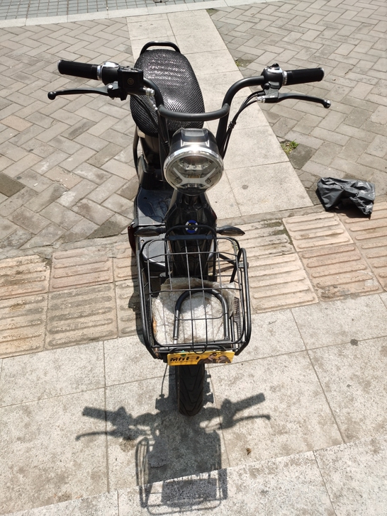 个人一手新日电车，今年年初刚换的雅迪原装电...