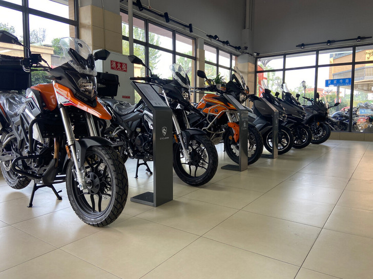 成都摩托车实体店