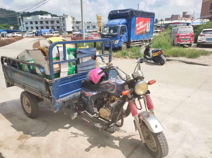 150大运三轮摩托车